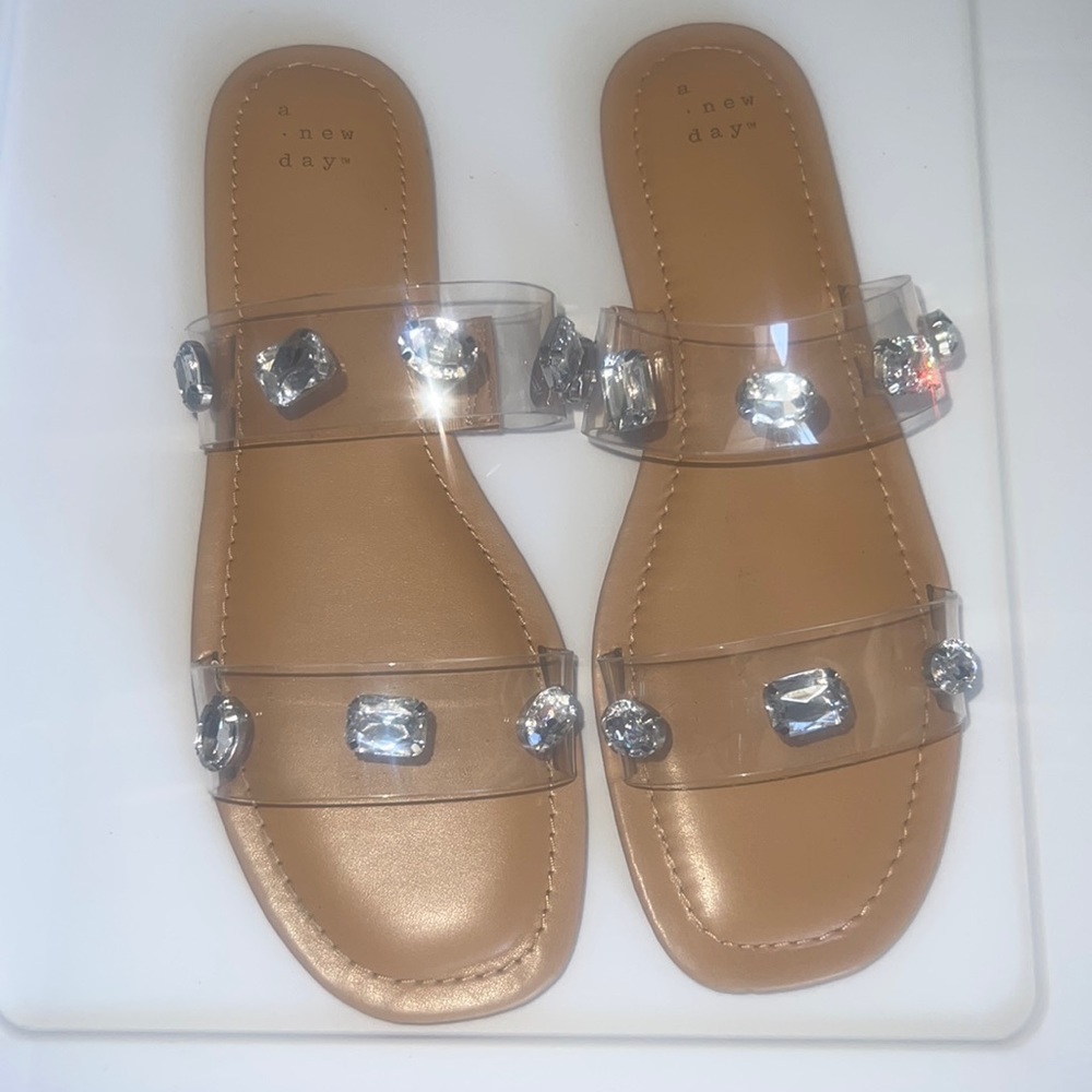 Like new size 9 sandals for summer!